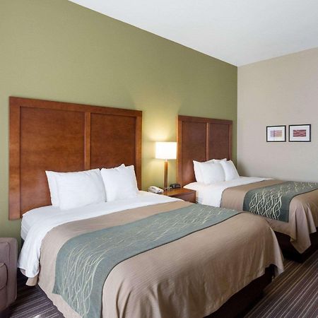 Comfort Inn & Suites Fayetteville-University Area Εξωτερικό φωτογραφία