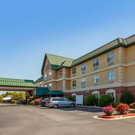 Comfort Inn & Suites Fayetteville-University Area Εξωτερικό φωτογραφία