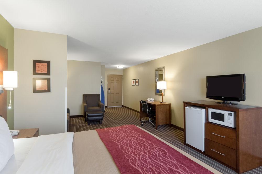 Comfort Inn & Suites Fayetteville-University Area Εξωτερικό φωτογραφία