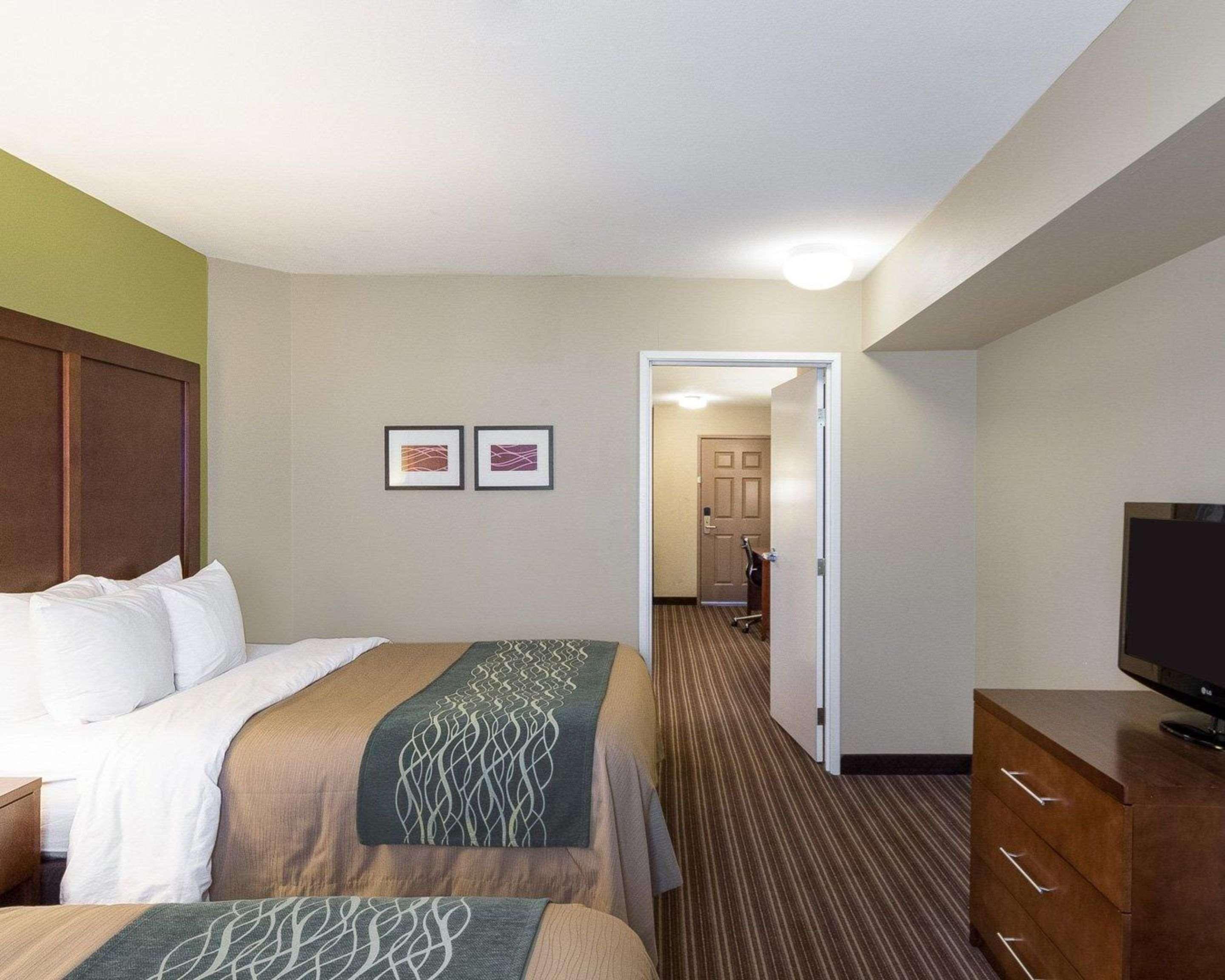 Comfort Inn & Suites Fayetteville-University Area Εξωτερικό φωτογραφία