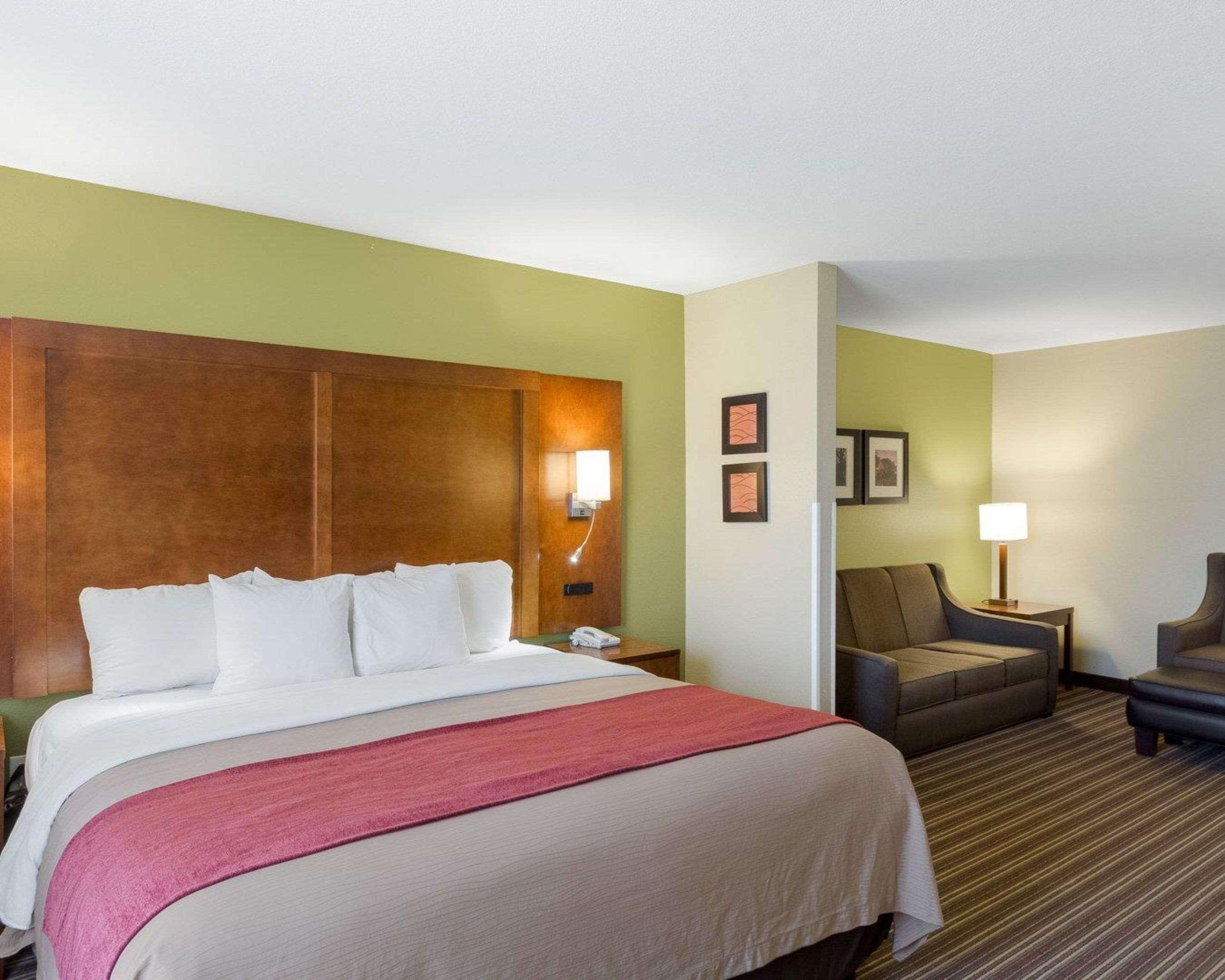Comfort Inn & Suites Fayetteville-University Area Εξωτερικό φωτογραφία