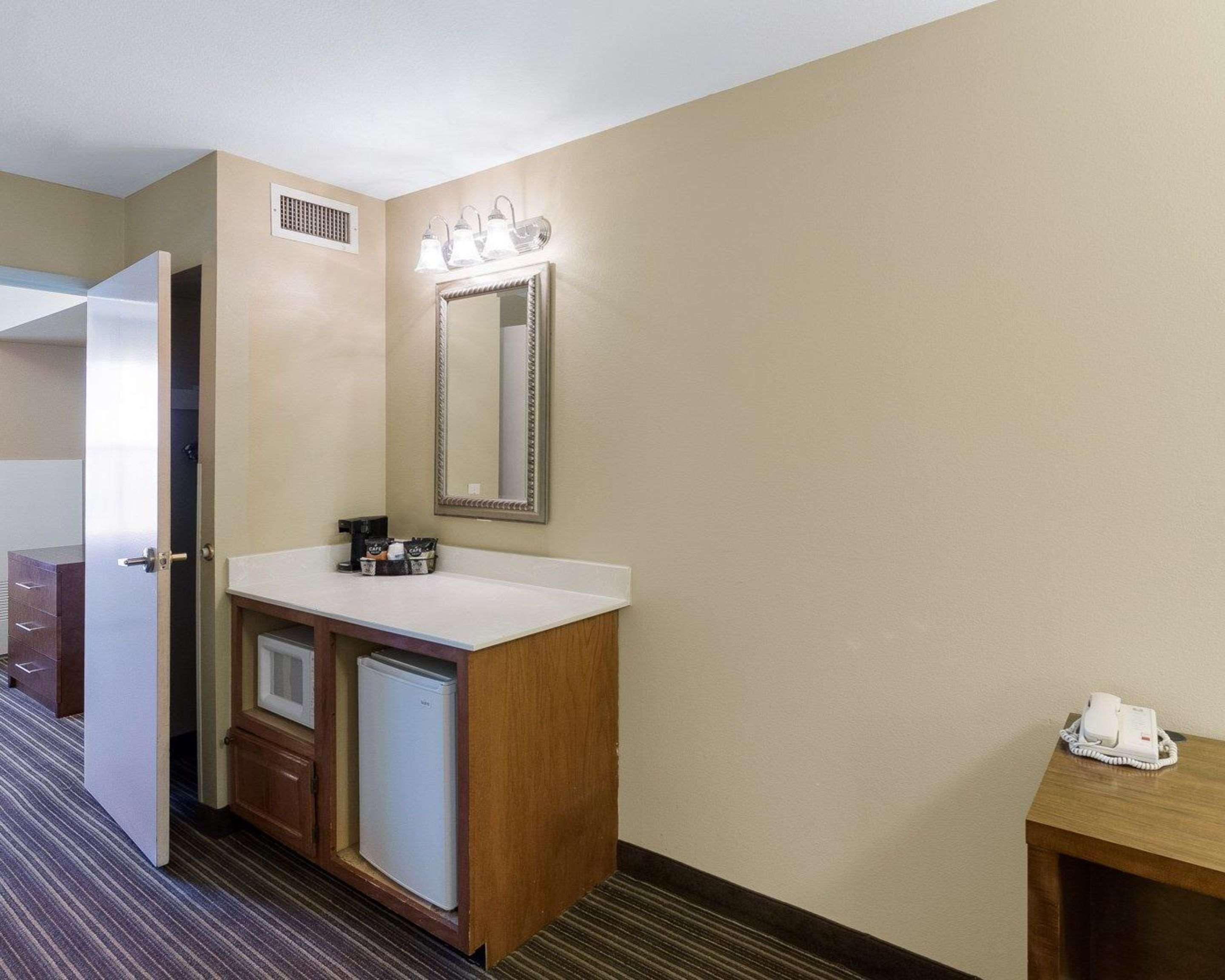 Comfort Inn & Suites Fayetteville-University Area Εξωτερικό φωτογραφία