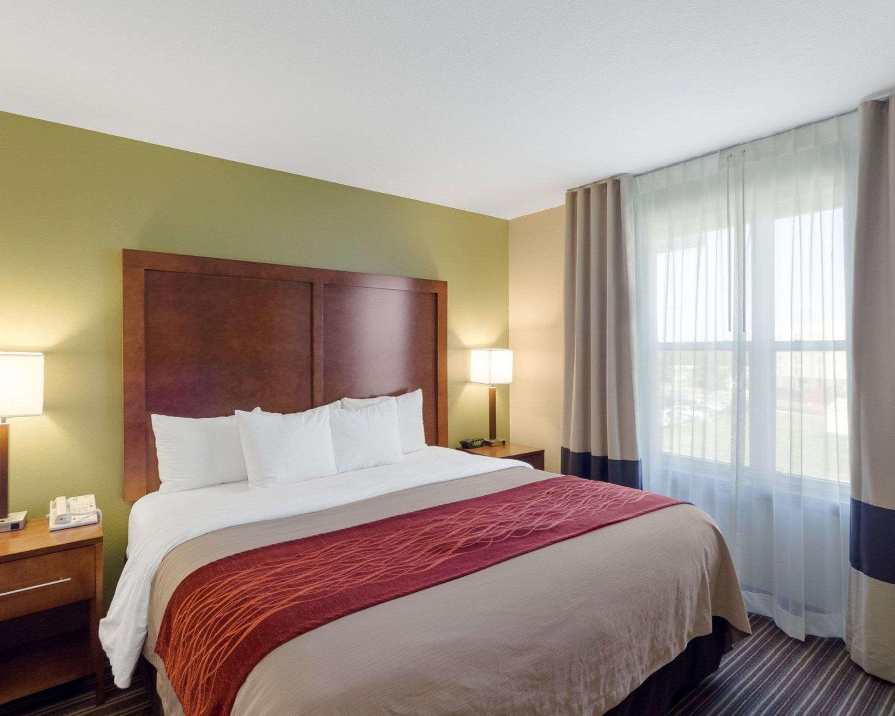 Comfort Inn & Suites Fayetteville-University Area Εξωτερικό φωτογραφία