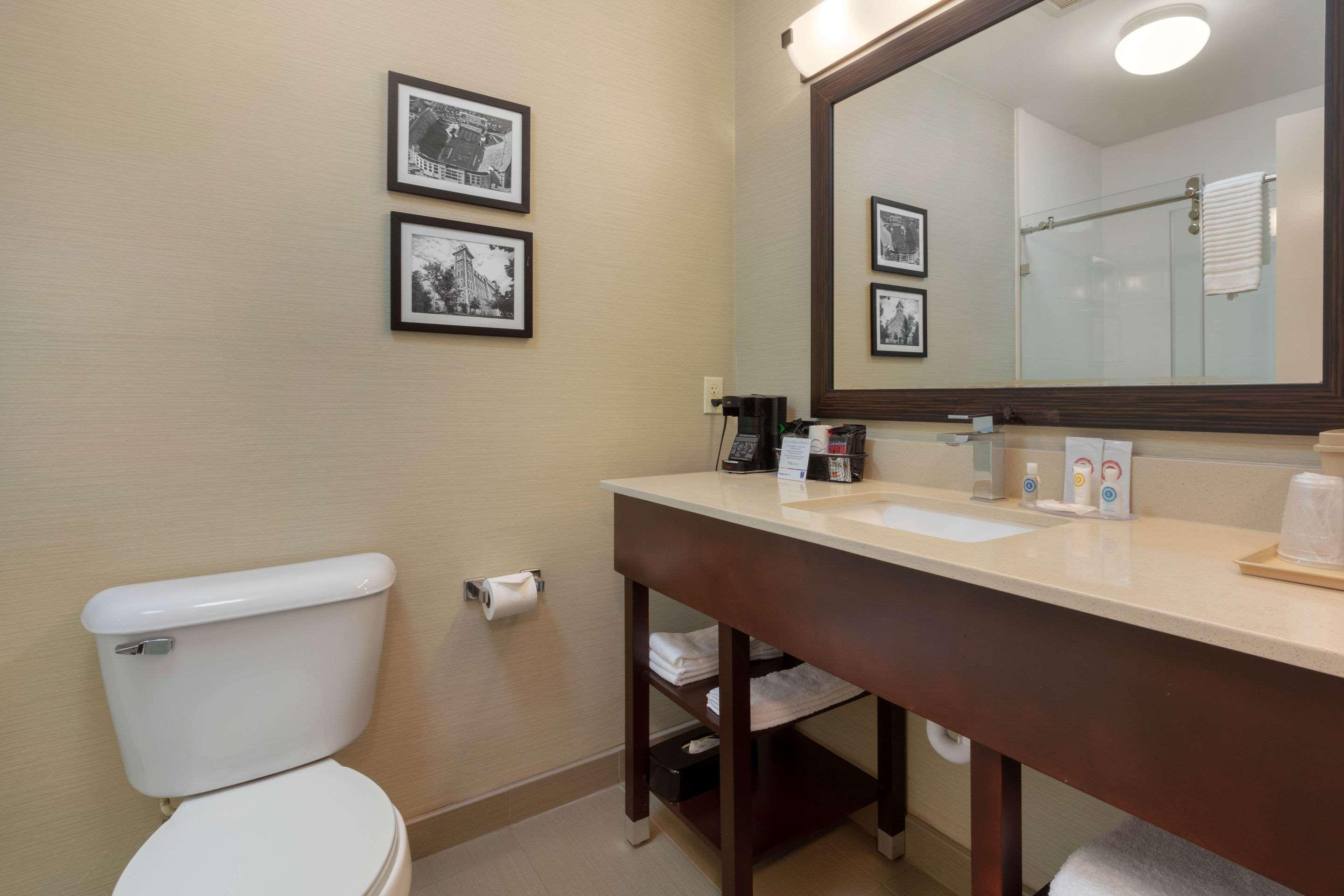 Comfort Inn & Suites Fayetteville-University Area Εξωτερικό φωτογραφία