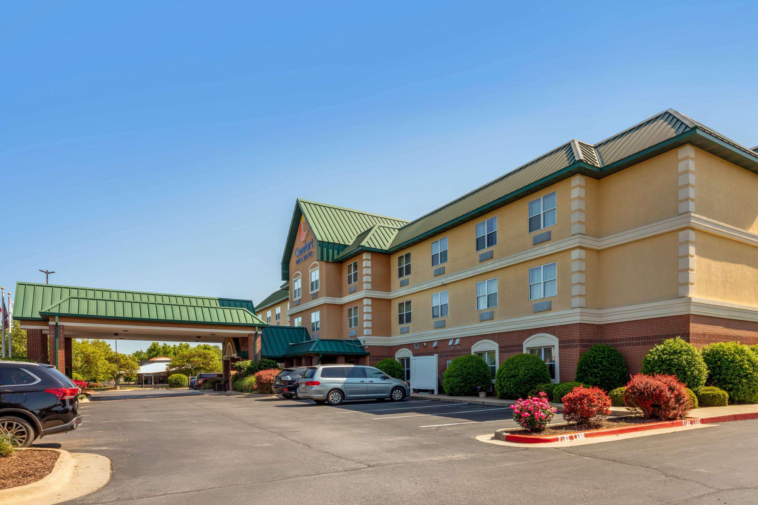 Comfort Inn & Suites Fayetteville-University Area Εξωτερικό φωτογραφία