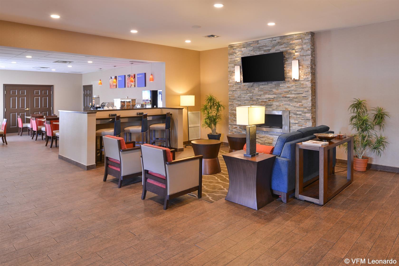 Comfort Inn & Suites Fayetteville-University Area Εξωτερικό φωτογραφία