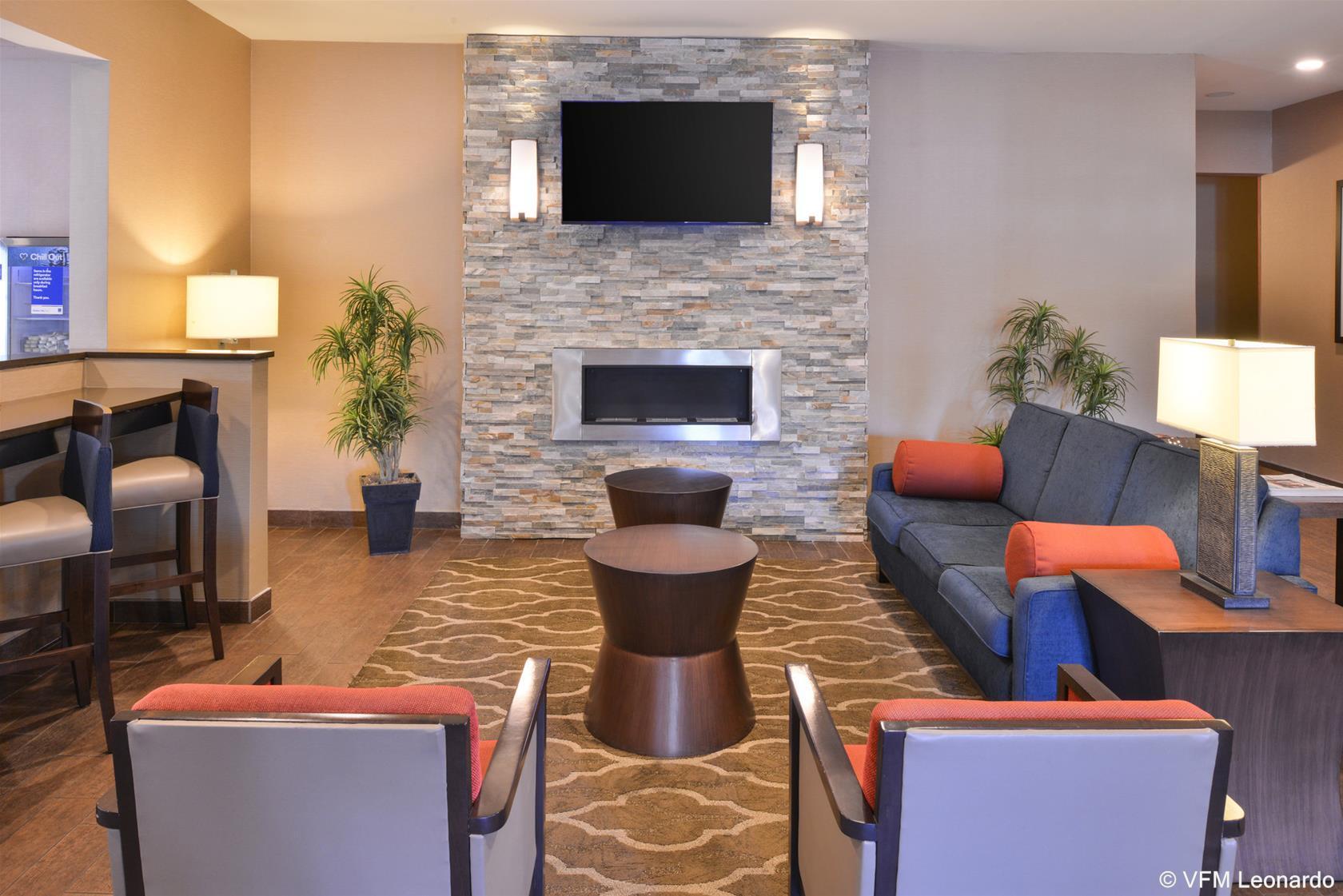 Comfort Inn & Suites Fayetteville-University Area Εξωτερικό φωτογραφία