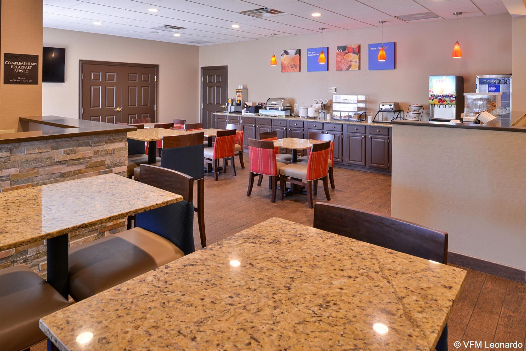 Comfort Inn & Suites Fayetteville-University Area Εξωτερικό φωτογραφία