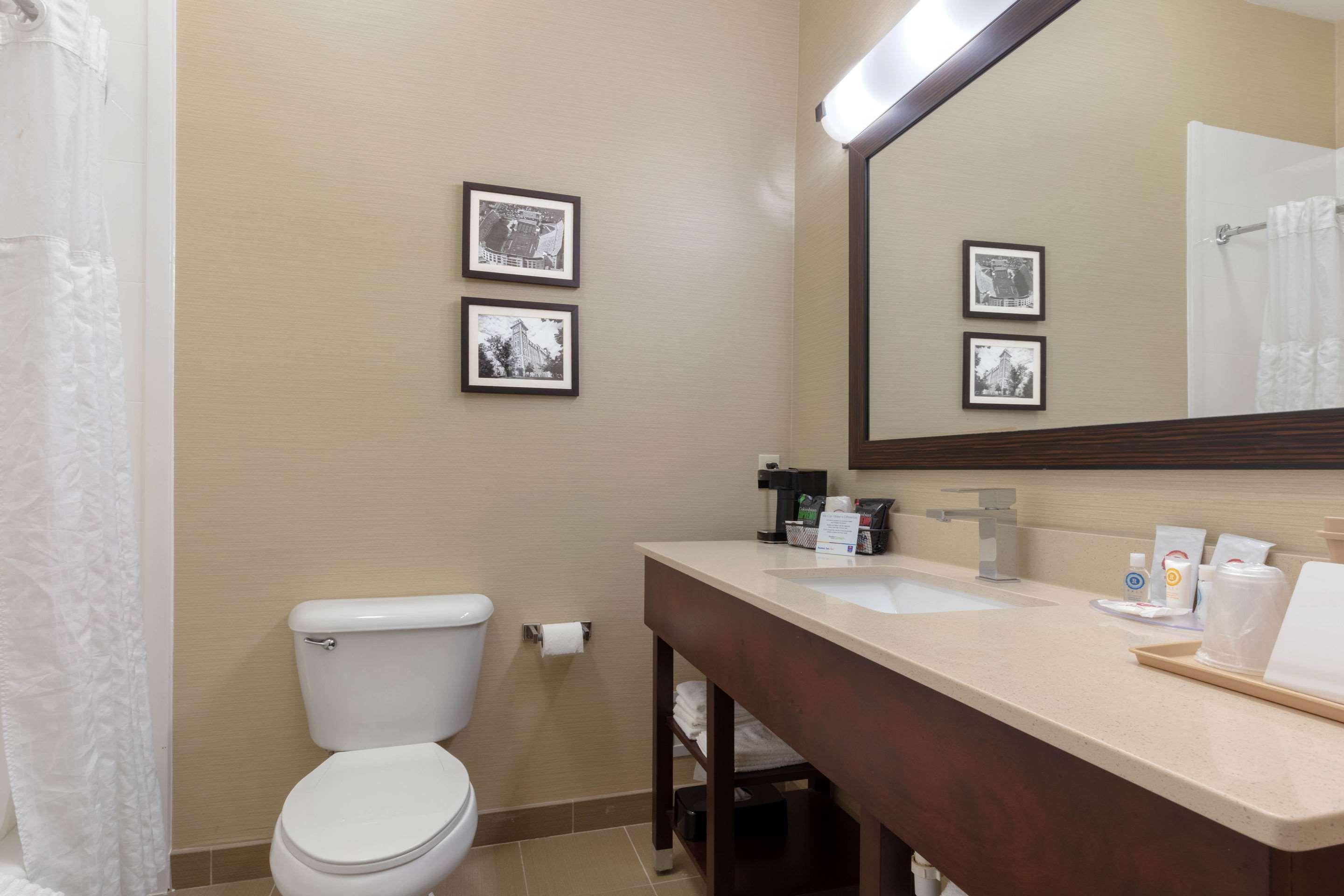 Comfort Inn & Suites Fayetteville-University Area Εξωτερικό φωτογραφία