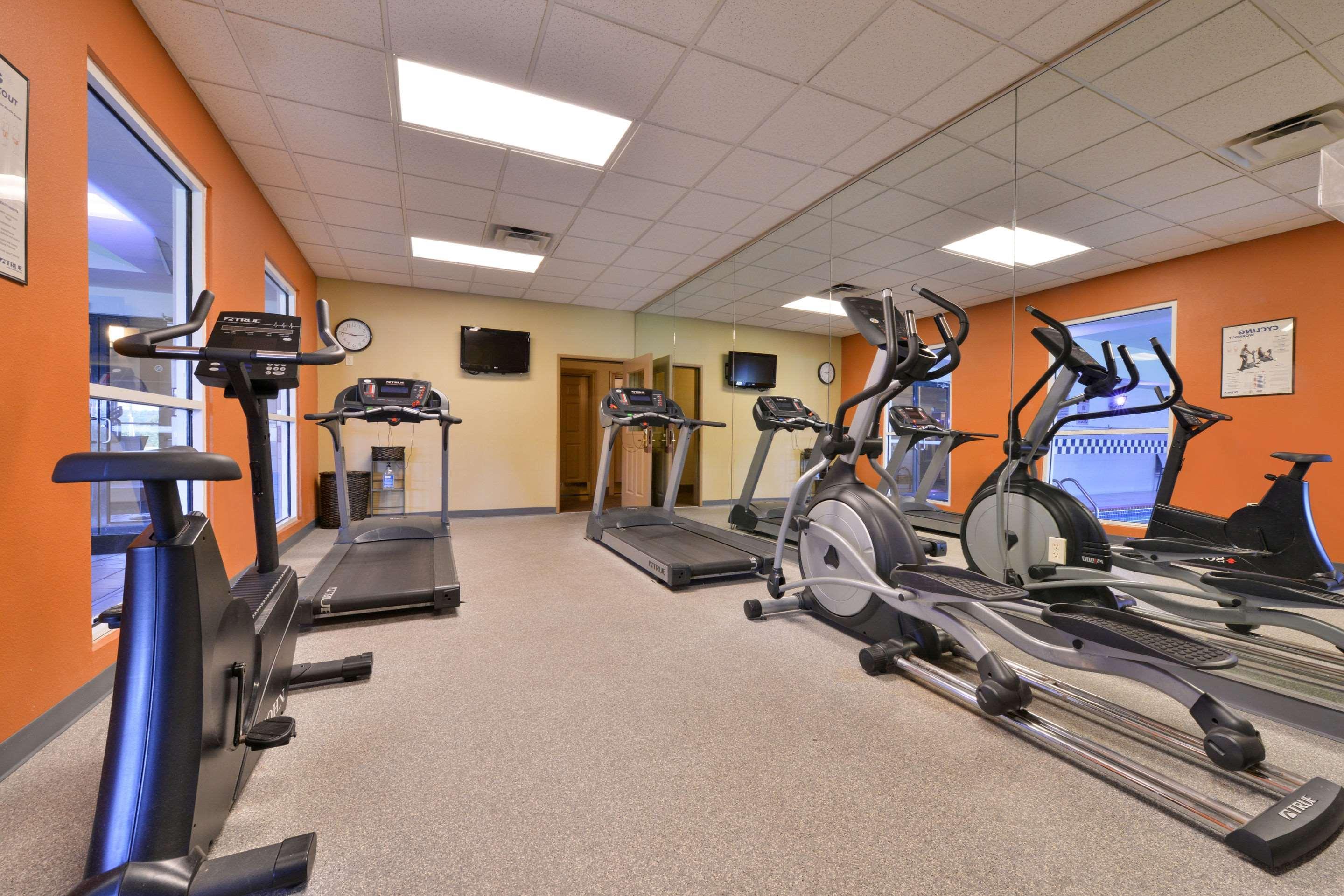Comfort Inn & Suites Fayetteville-University Area Εξωτερικό φωτογραφία