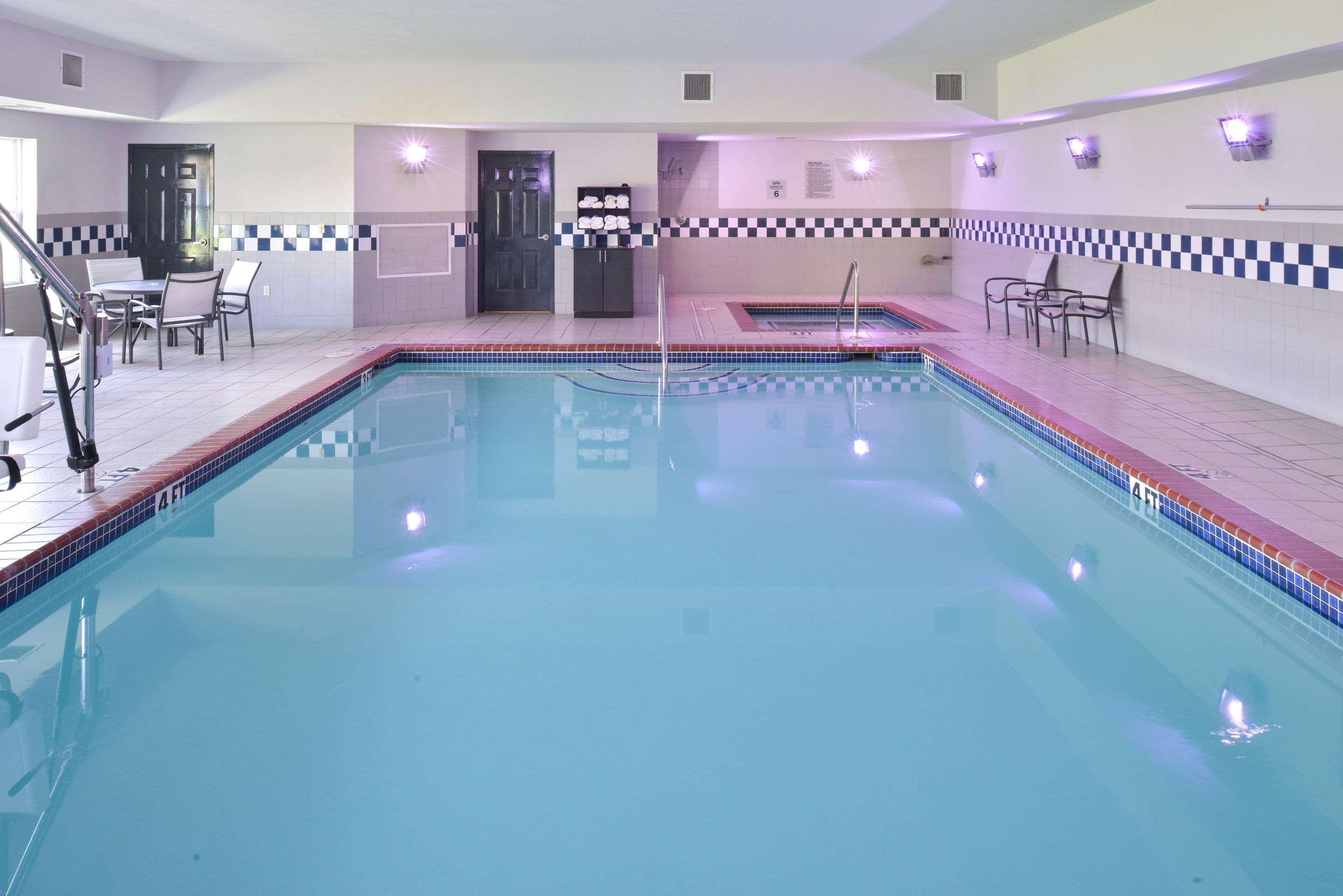 Comfort Inn & Suites Fayetteville-University Area Εξωτερικό φωτογραφία