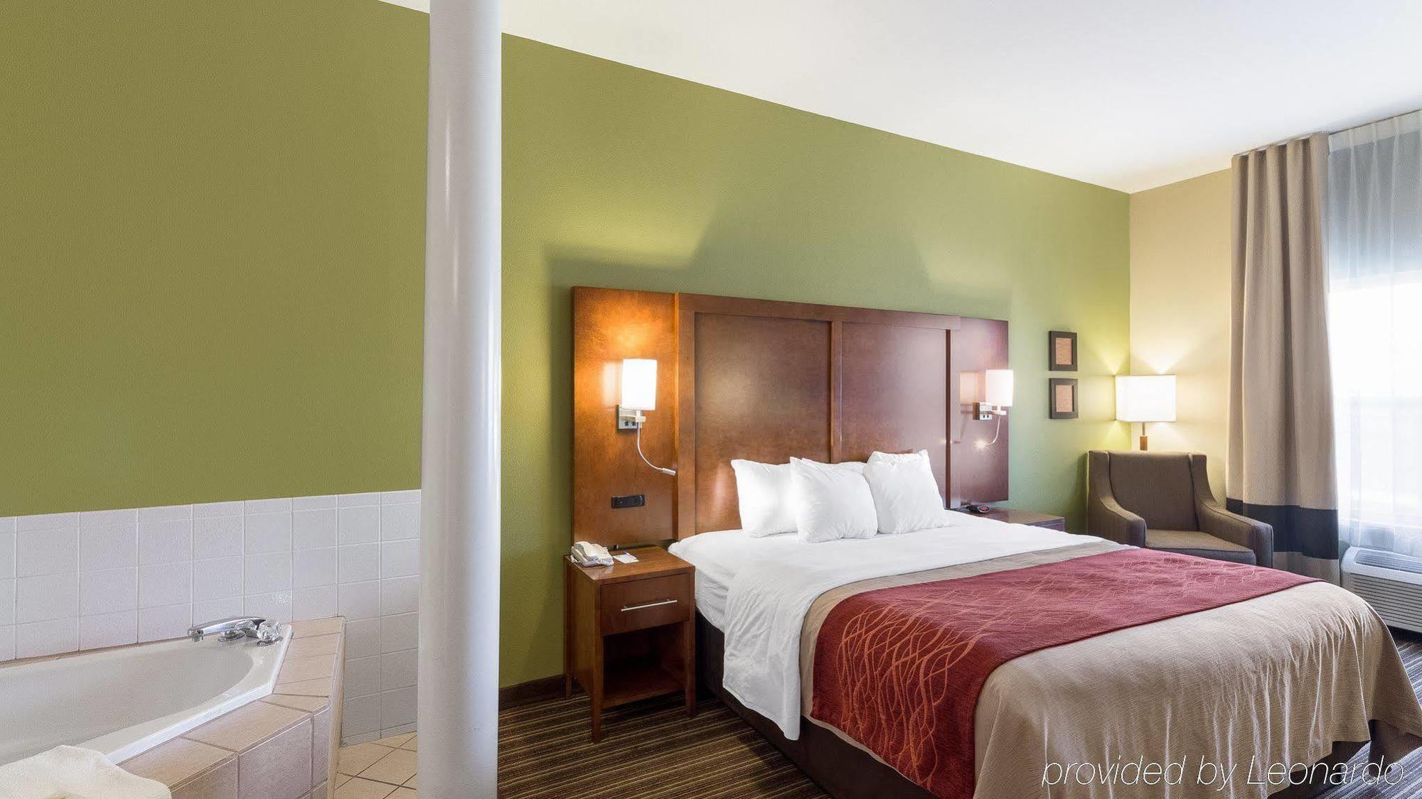 Comfort Inn & Suites Fayetteville-University Area Εξωτερικό φωτογραφία