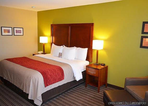 Comfort Inn & Suites Fayetteville-University Area Εξωτερικό φωτογραφία